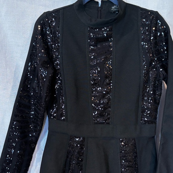 Front Row by Sara & Goldy Sequin  embellished dress Sixe M - Picture 4 of 7